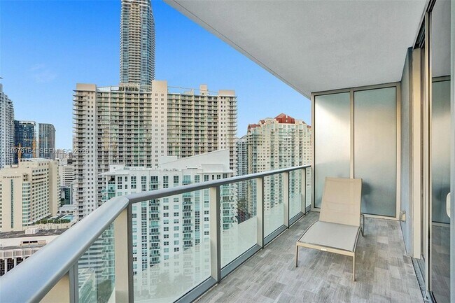 Building Photo - 1300 Brickell Bay Dr