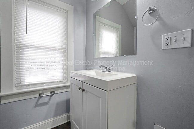 Building Photo - 914 Ellsworth Ave