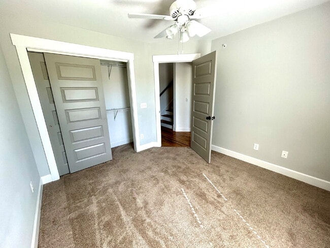 Building Photo - Modern 3-Bedroom 3-Story Apartment with a ...