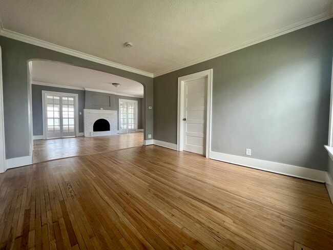 Building Photo - Breathtaking 3 bedroom 1 bath house in Minneapolis!!