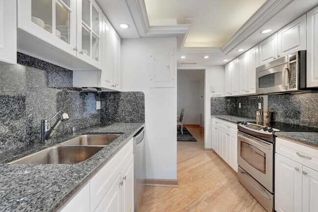 Building Photo - 3200 S Ocean Blvd