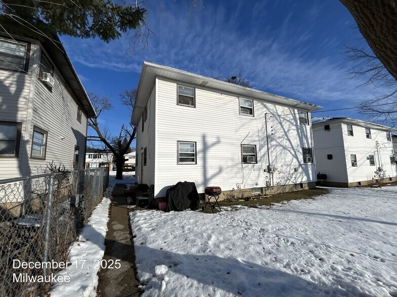 Building Photo - 8025 W Villard Ave