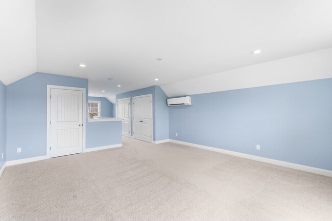 Building Photo - 1416 Sabino Dr
