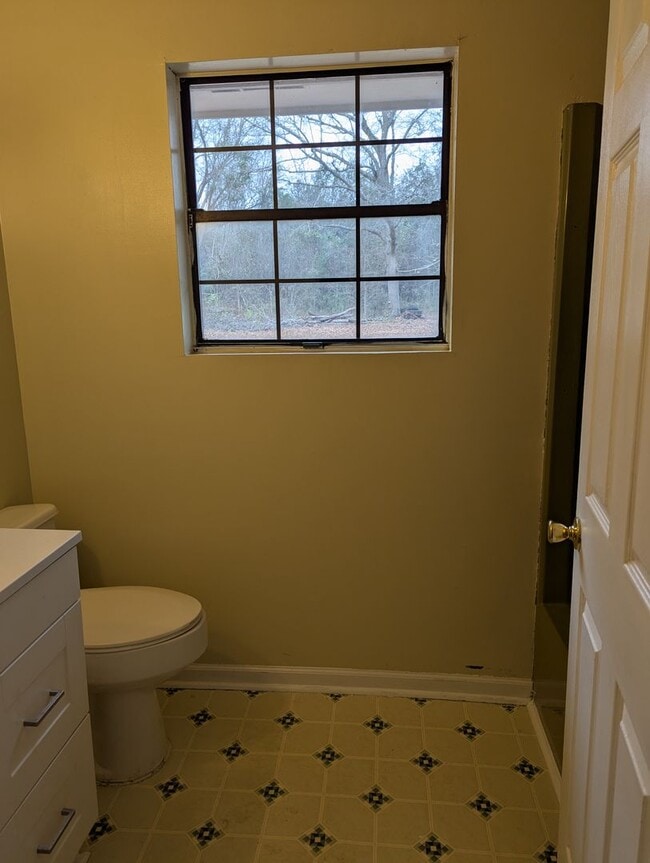 Building Photo - Coming Soon! Charming 3br 1ba in the country