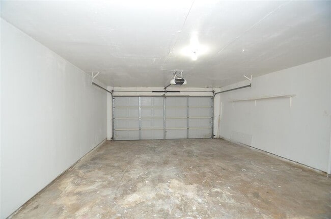 Building Photo - 439 Breeze Park Dr