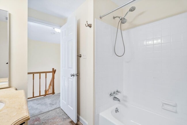 Building Photo - 152 Fairfield Dr