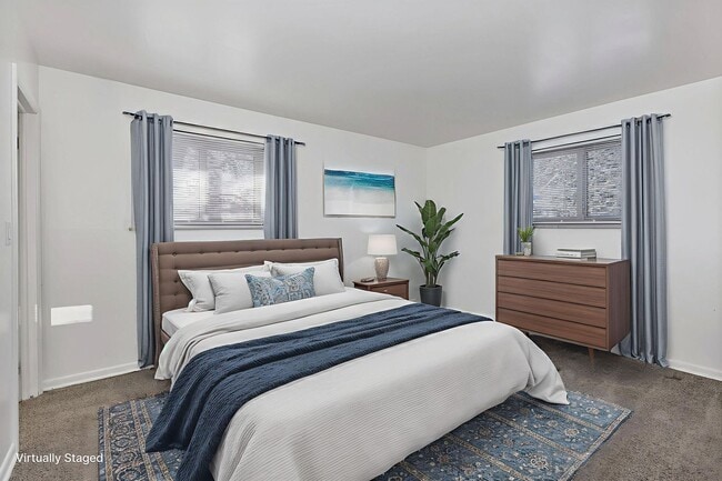 Building Photo - Newly Renovated