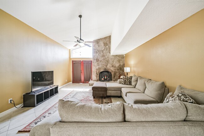 Building Photo - 4708 N Cashel Cir