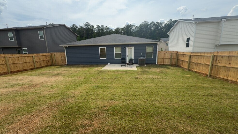 Building Photo - 123 Garden Walk