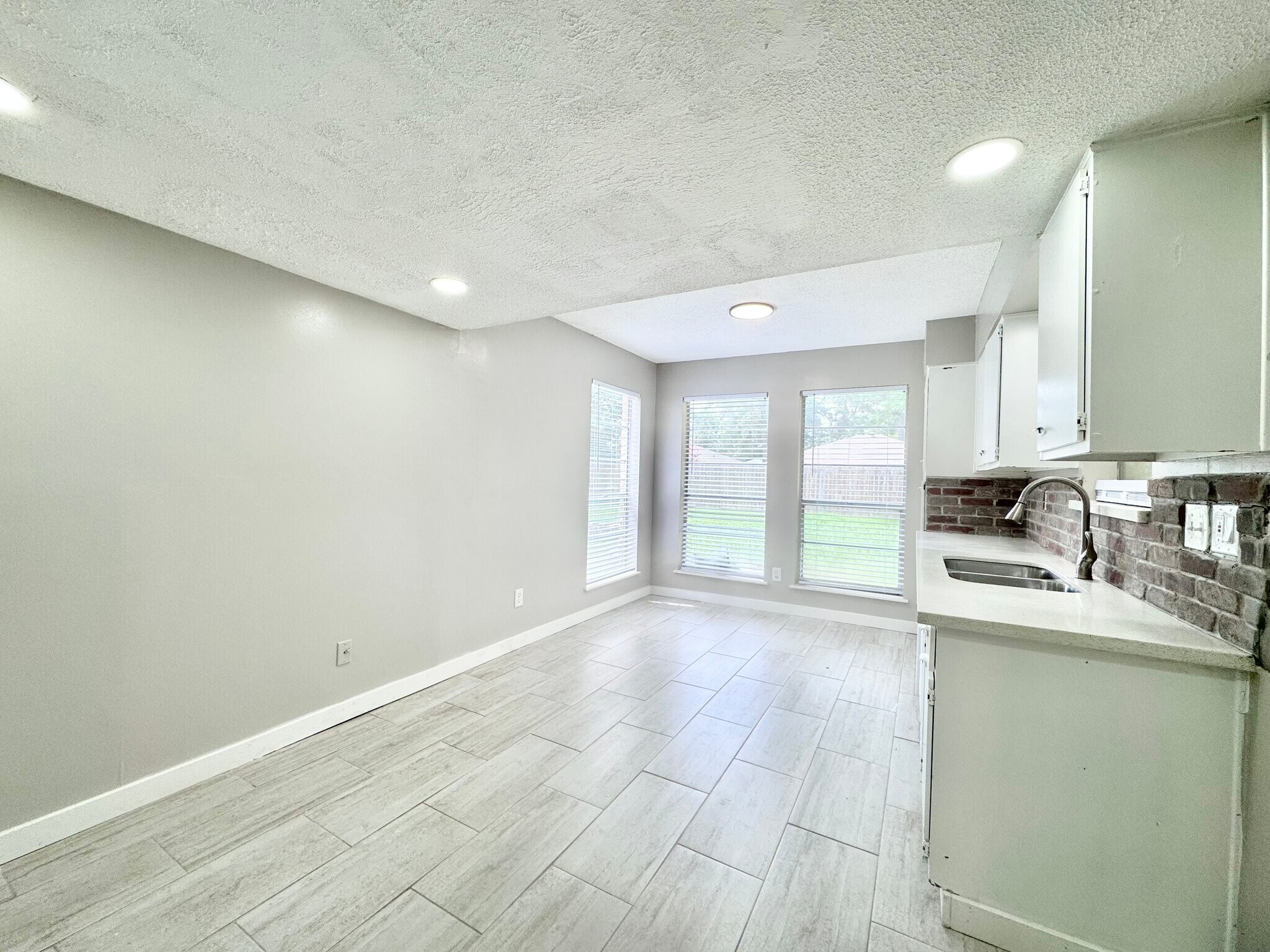 Building Photo - 9414 Crystal Cove Cir