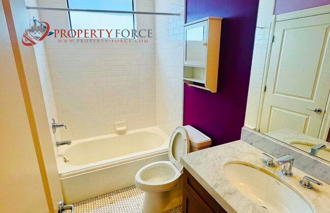 Building Photo - Beautiful 2 Bed 2 bath Available with grea...