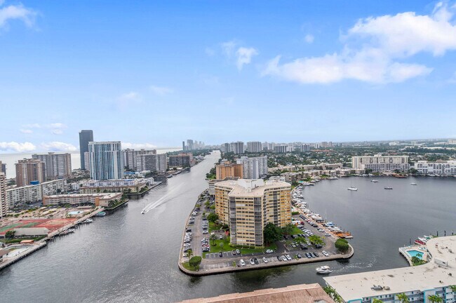 Building Photo - 2602 Hallandale Beach Blvd