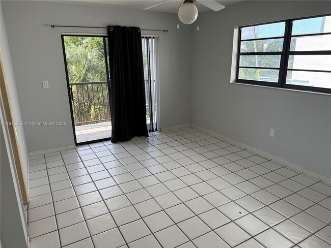 Building Photo - 7915 Harding Ave