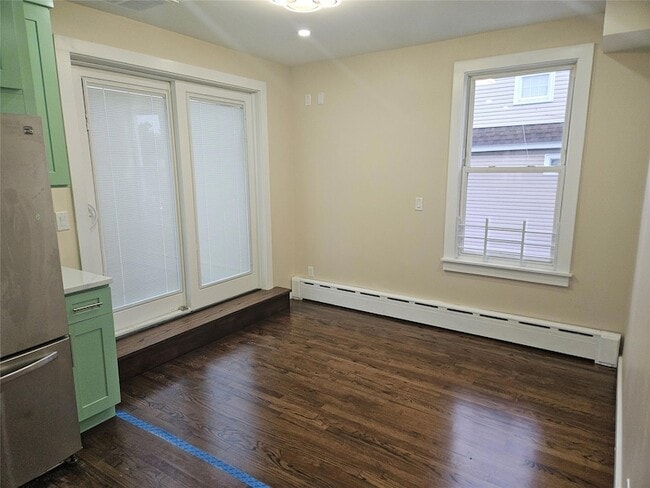 Building Photo - 94 Briggs Ave