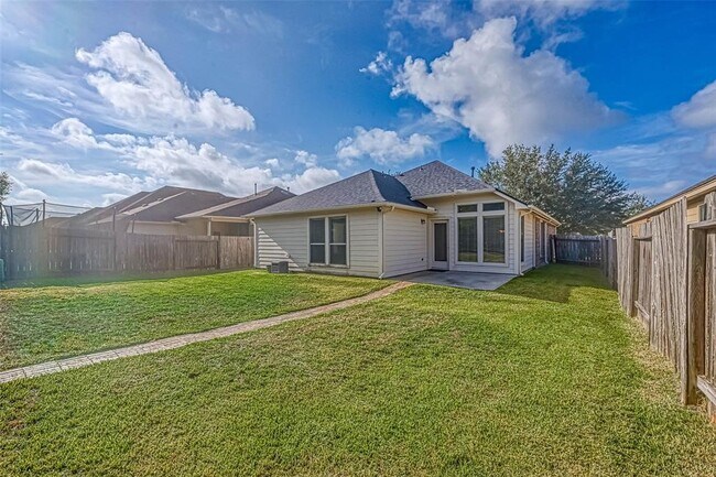Building Photo - 5523 Stoneridge Ct