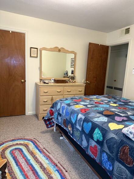 bed #3 - 420 S 19th St