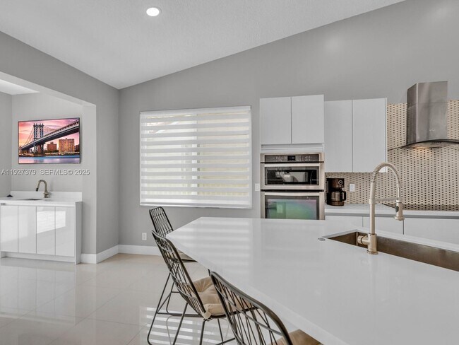 Building Photo - 933 Falling Water Rd