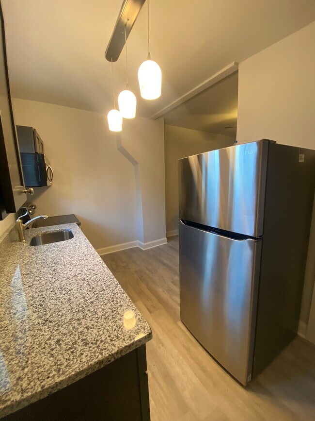 Building Photo - 3103 N Croskey St