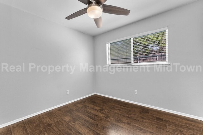 Building Photo - 2827 Blackwood Dr