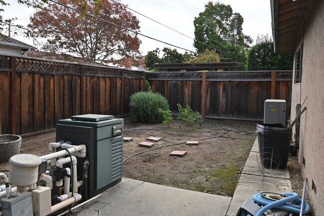 Building Photo - Prime Willow Glen, Just In Time for the Ho...