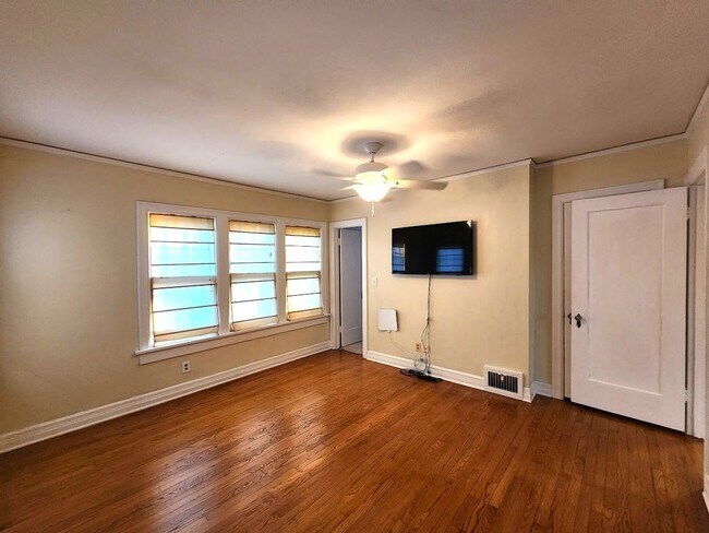 Building Photo - 3 Bed 2.5 Bath Plus ADU in Gatewood Add NW OKC