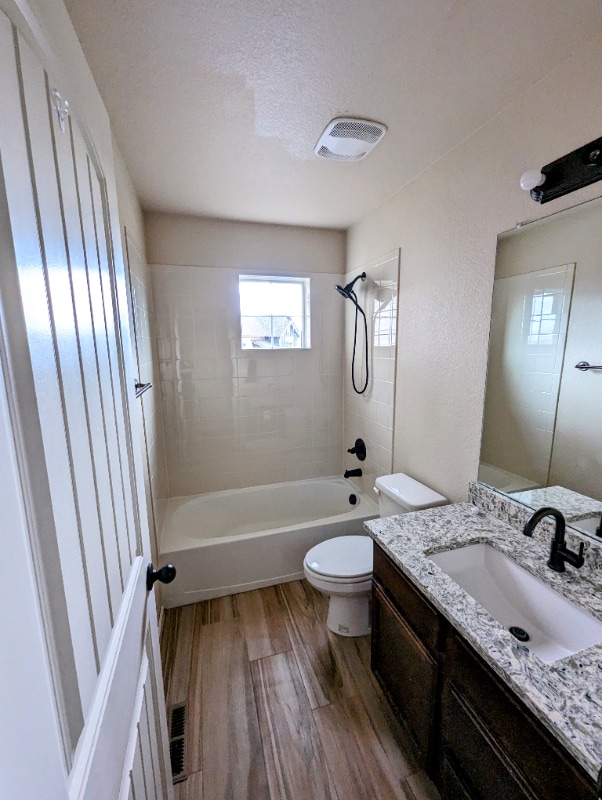 Building Photo - 246 Primrose Dr