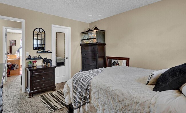 Building Photo - 3 Bed 3 Bath House with Solar for Rent Nea...