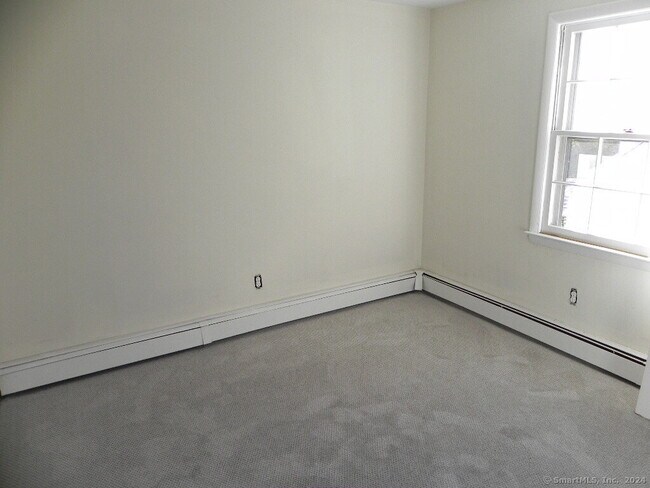 Building Photo - 32 Deerfield St