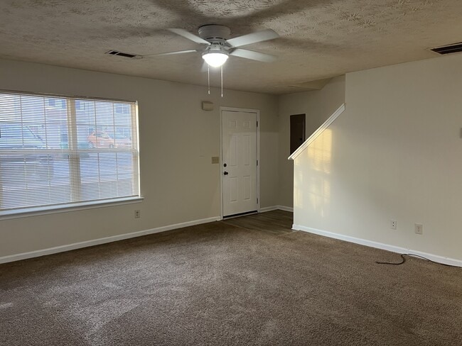 Building Photo - 2942 Fields Dr