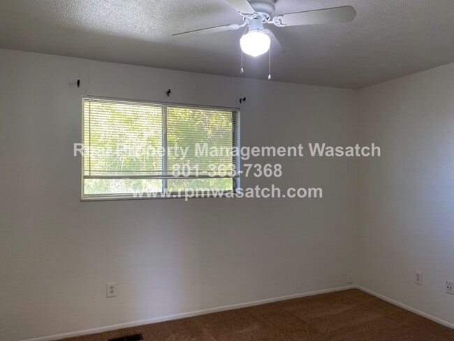 Building Photo - Check out This Unique 3 bed 1.5 Bath Townhome in Murray