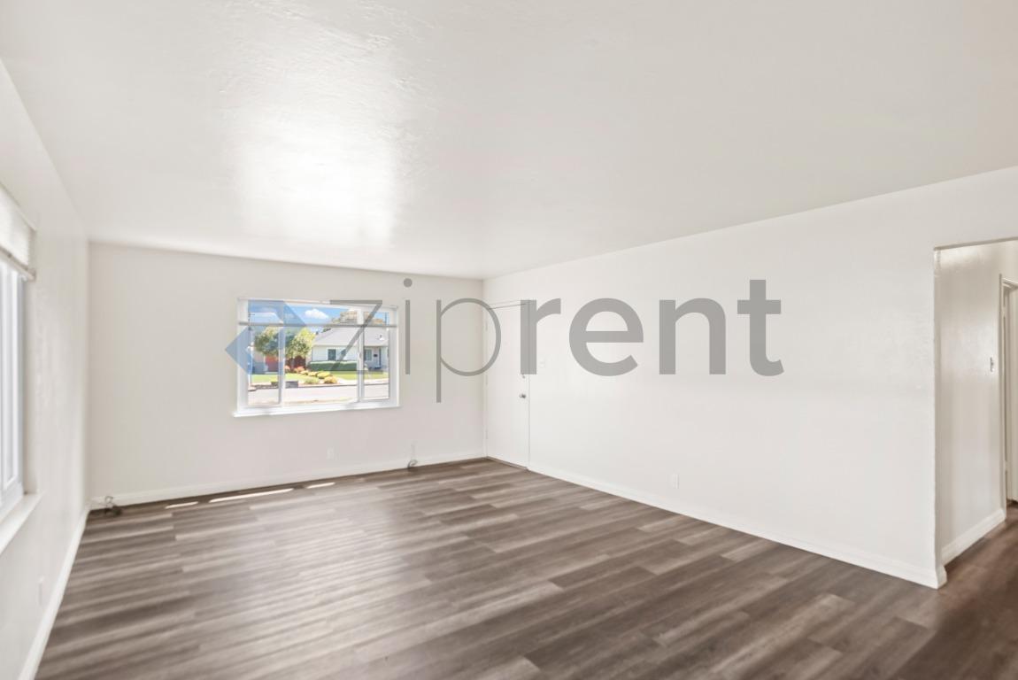 Building Photo - Unit