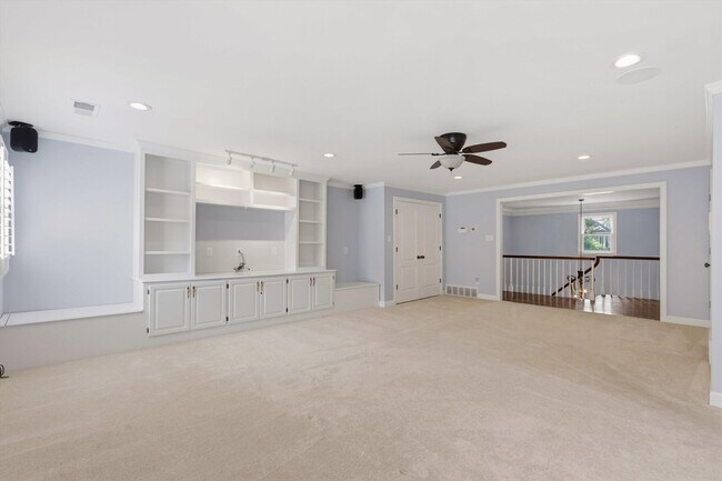 Building Photo - 1574 Whitmar Pl S