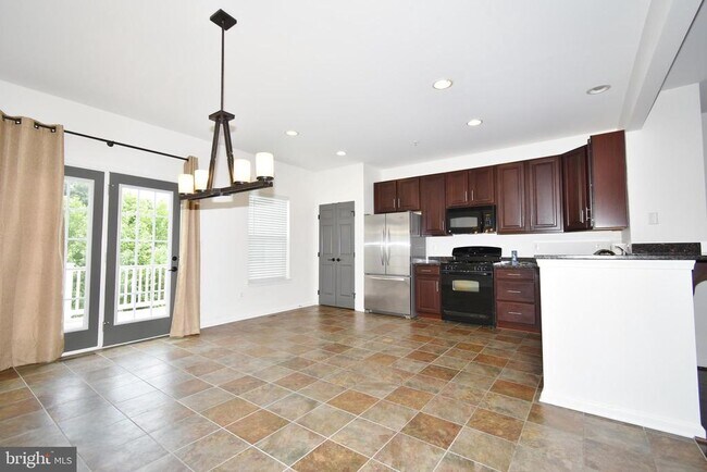 Building Photo - 7575 Willow Bottom Rd