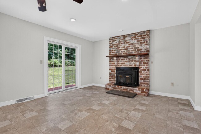 Building Photo - 2337 Laurel Top Cir