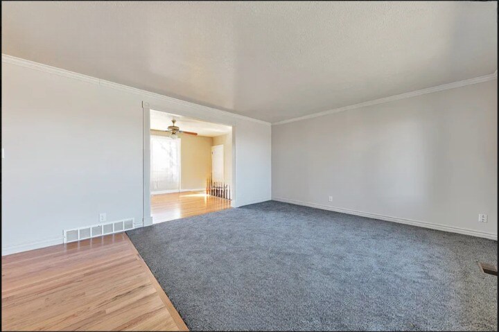 Living - 7007 W Copperhill Dr