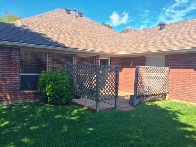 Building Photo - 23223 Diamond Knoll Ct