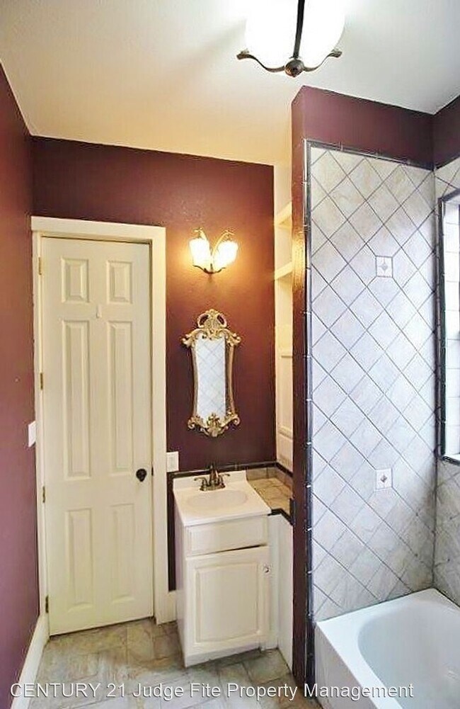 Building Photo - 908 N Marsalis Ave