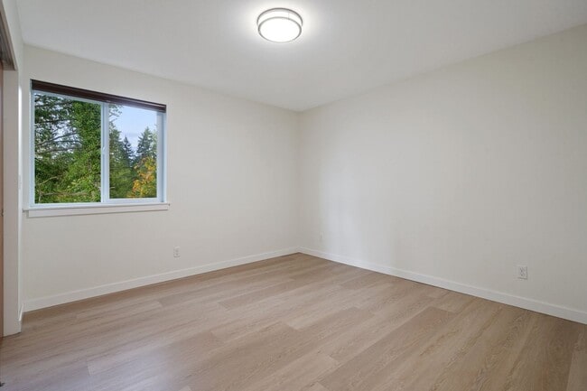 Building Photo - 535-537 NE Vena St