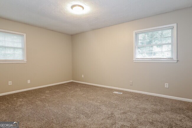 Building Photo - 1563 Cardinal Rd