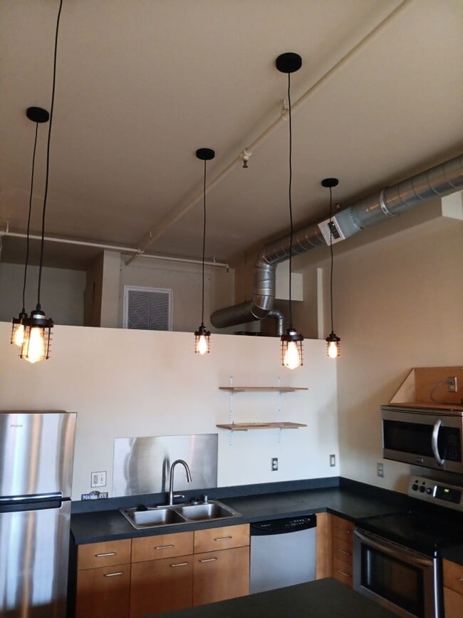 Building Photo - 1-bedroom, 1-bathroom home located in the ...