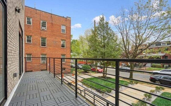 Building Photo - 1307 Longfellow St NW