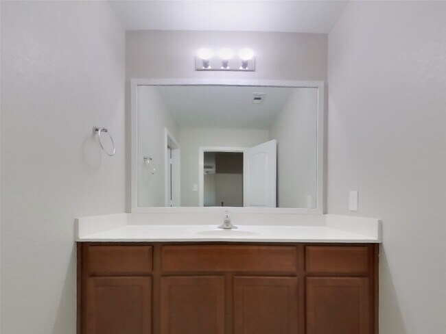 Building Photo - 916 American Monarch Dr