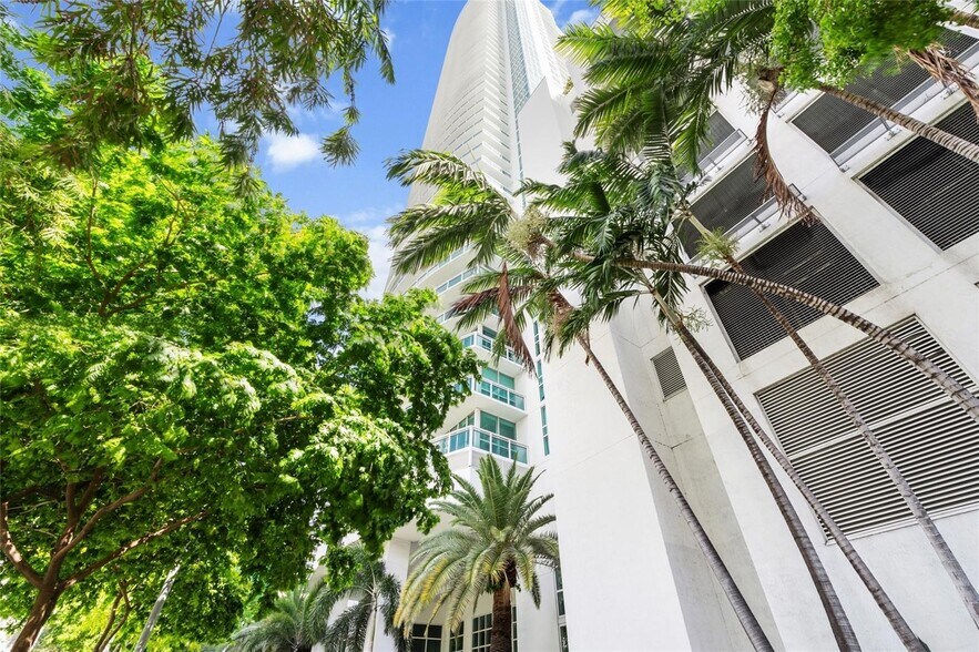 Building Photo - 951 Brickell Ave