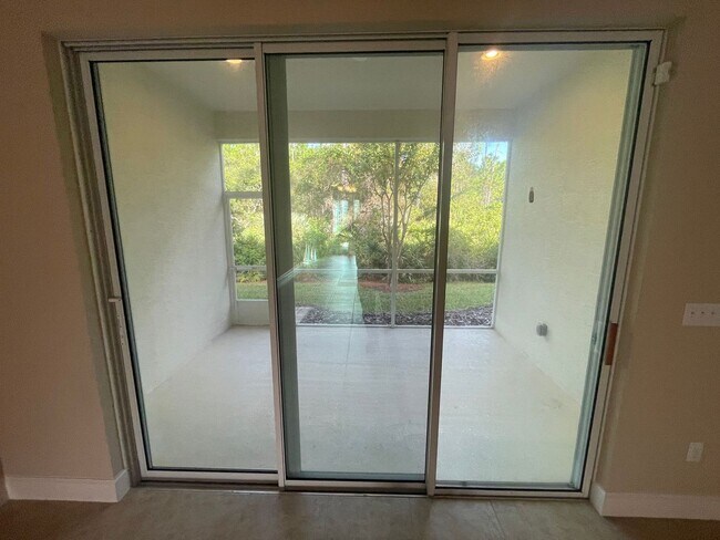Building Photo - Beautiful 3 Bedroom 3 Bathroom home in Pla...