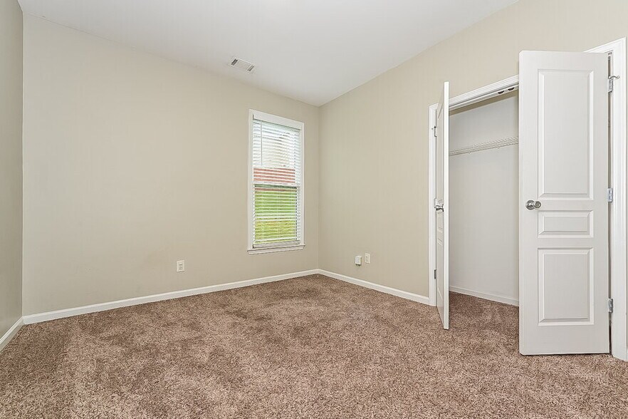 Building Photo - 15 Chesapeake Chase