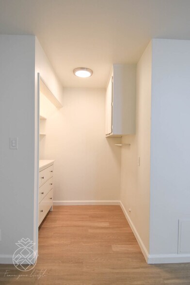 Building Photo - 2262 Fox Hills Dr