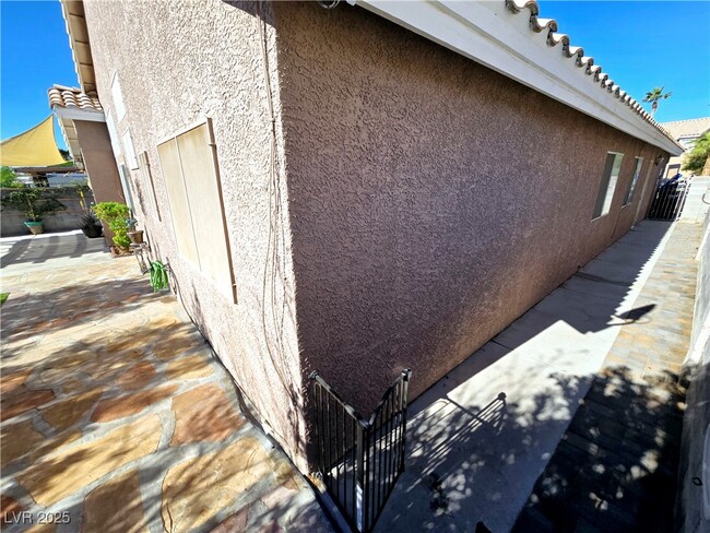 Building Photo - 5028 Milange St