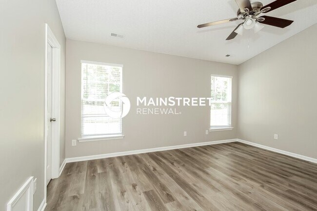 Building Photo - 4 Bedroom Pet-Friendly Home in CHARLOTTE, NC with Main Street Renewal