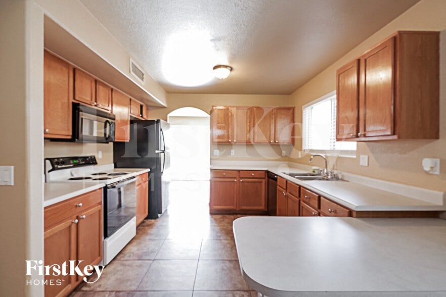 Building Photo - 7351 W Eva St