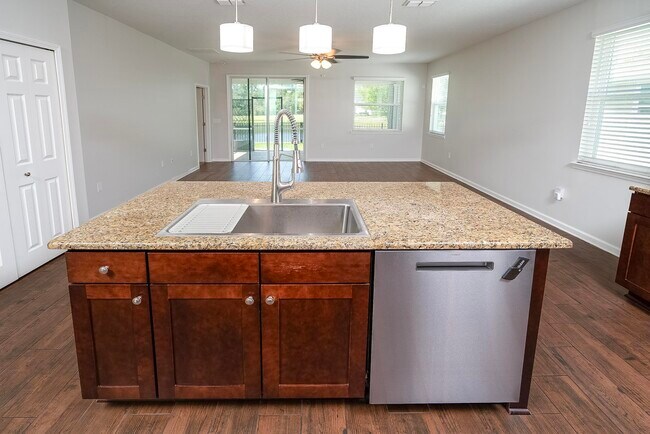 Building Photo - 494 Aventurine Ave